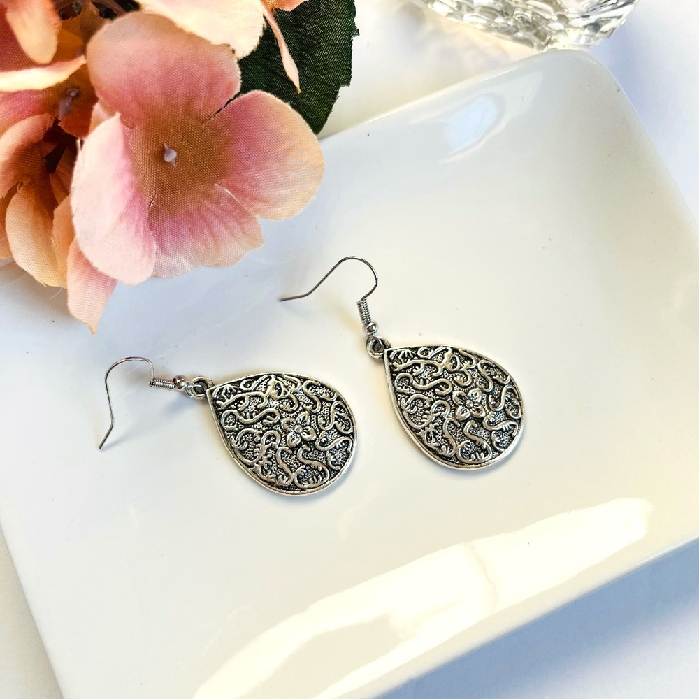 Geometric Floral Water Drop Dangle Earrings